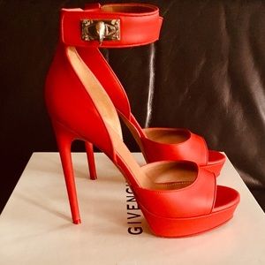 EXCELLENT CONDITION GIVENCHY Red Shark Lock Sandal